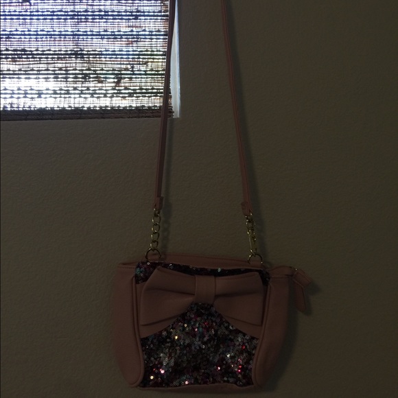 Pink Over the shoulder Betsey Johnson purse - Picture 3 of 3